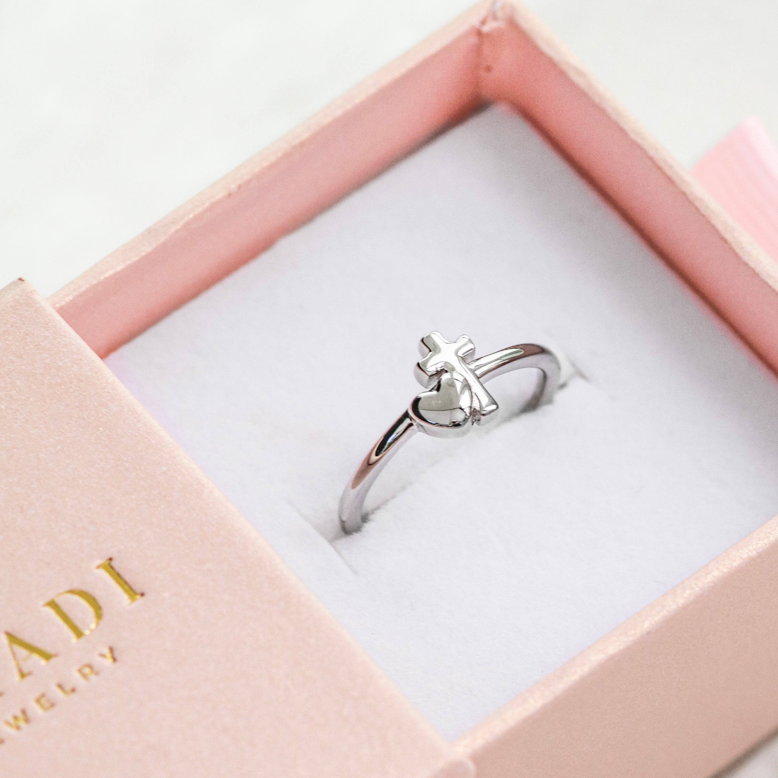 Key Features and Materials That Set Amadi Jewelry Apart